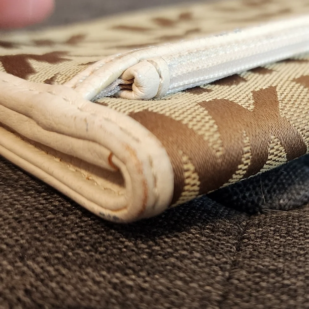 Preowned Michael Kors‎ brown monogrammed wallet
